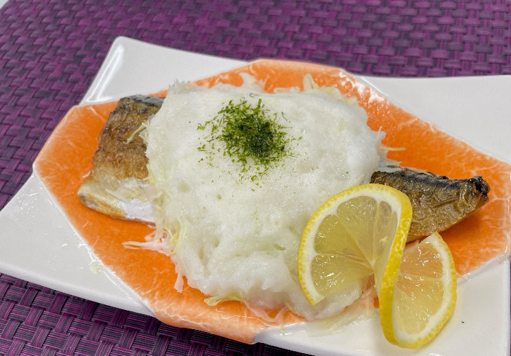 栄養たっぷり、魚と野菜の簡単やわらかレシピ「サバのとろろ蒸し」